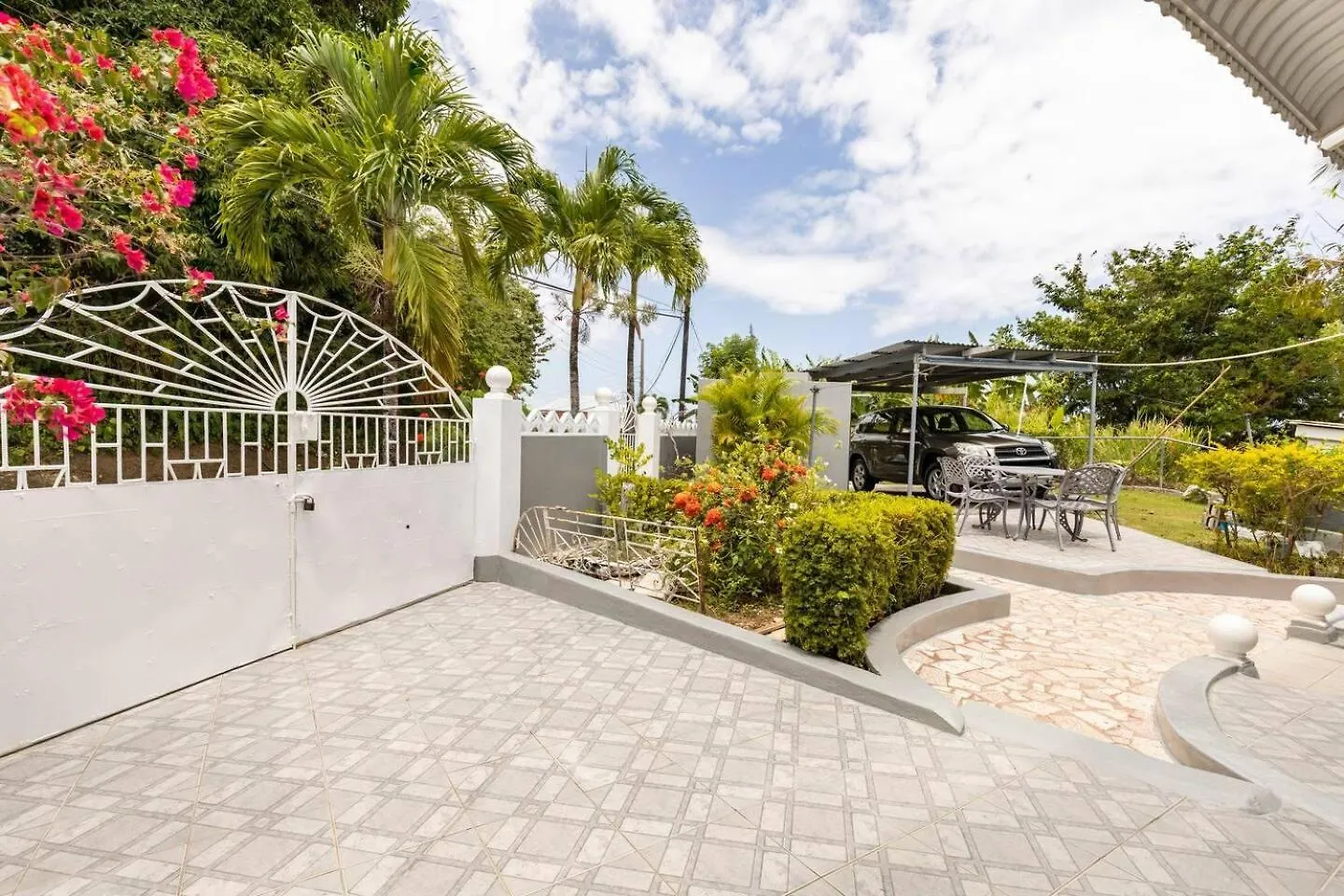 Serenity 2-Bed Apartment In Port Antonio